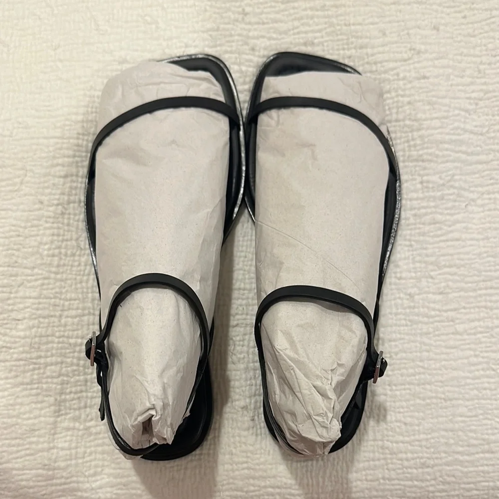 Reformation Black Minimalist Square-Toe Leather Sandals - Picture 2 of 12